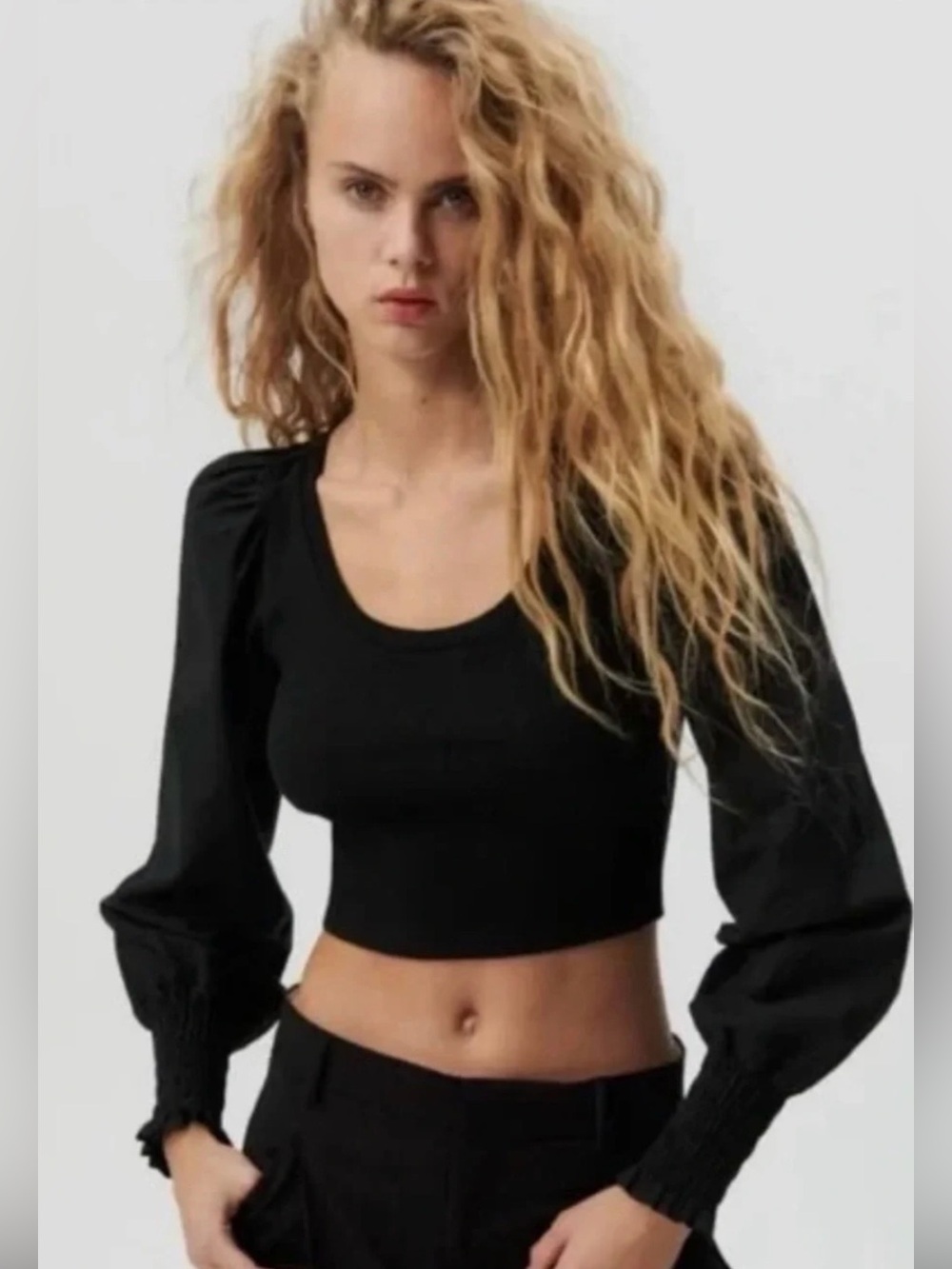 Black Puff-Sleeve Cropped Top - size L